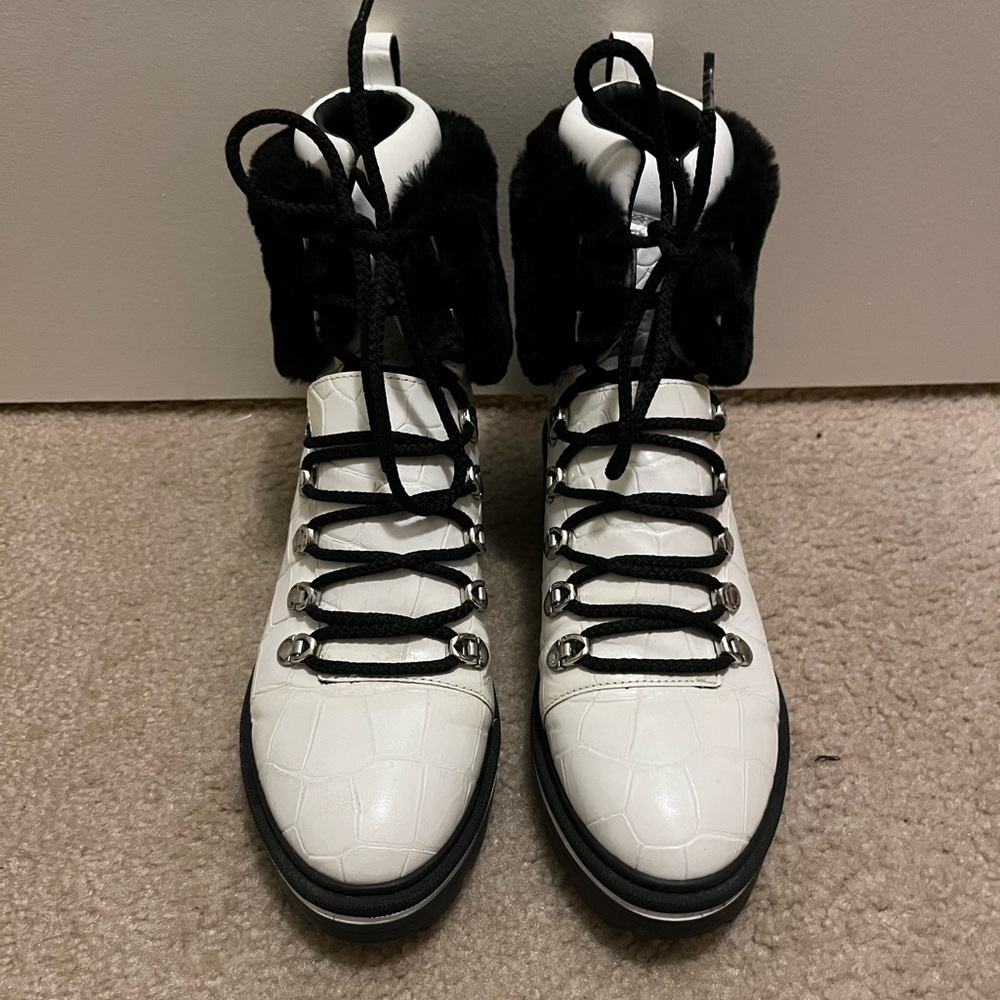 Sigerson Morrison white boots with trim